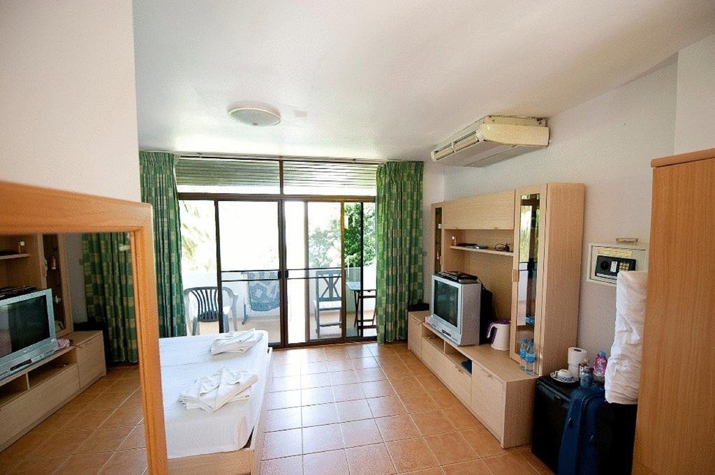 Karon Cliff Contemporary Boutique Bungalows Hotel Exterior photo